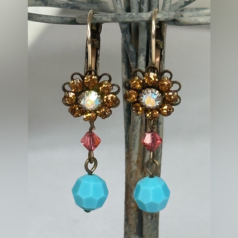 Dainty and feminine vintage Liz Palacios earrings